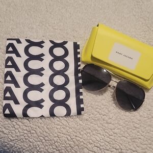 NEW Marc Jacobs Black Shades/Case/Pocket Square